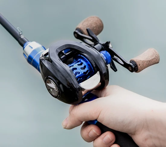 Left-Handed Fishing Reel with Spool Made of Lightweight Metal and Low Profile Carbon Fiber Ai21348